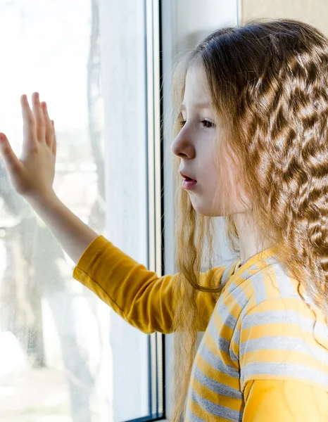 The child near a window — Stock Photo, Image