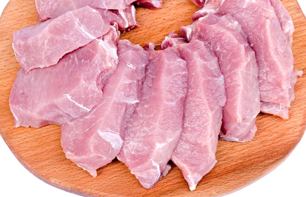 Rohes Fleisch auf einem Brett geschnitten — Stockfoto