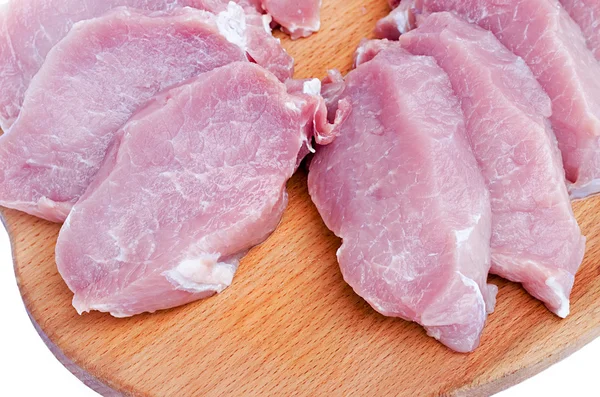 Ruwe vlees gesneden op een bord close-up — Stockfoto