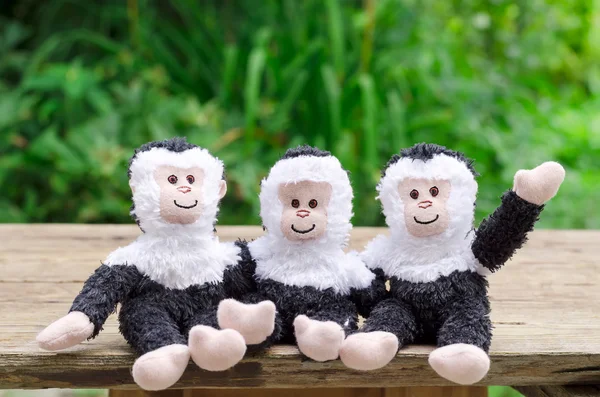 Three toy cheerful monkeys sit — Stock Photo, Image