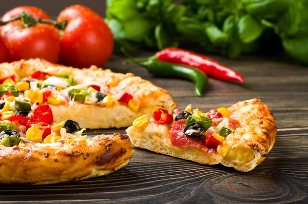 Zelfgemaakte pizza — Stockfoto