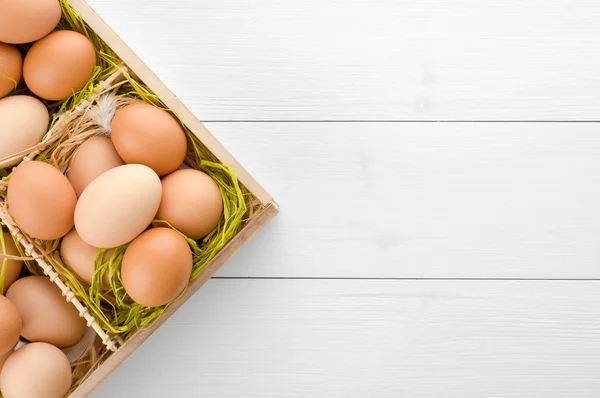 Syrové vejce na stůl bílý — Stock fotografie