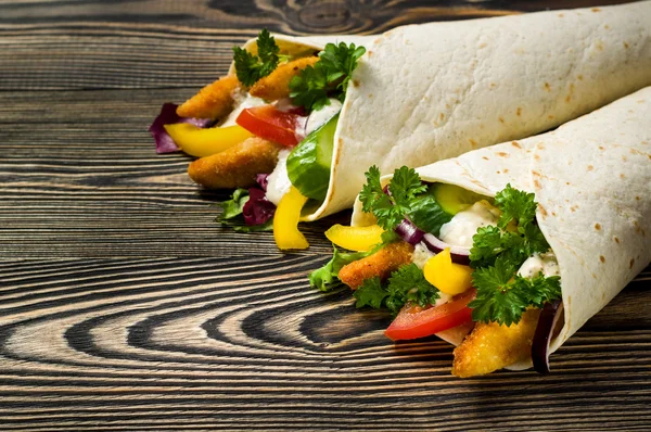 Kebab con verduras y pollo —  Fotos de Stock