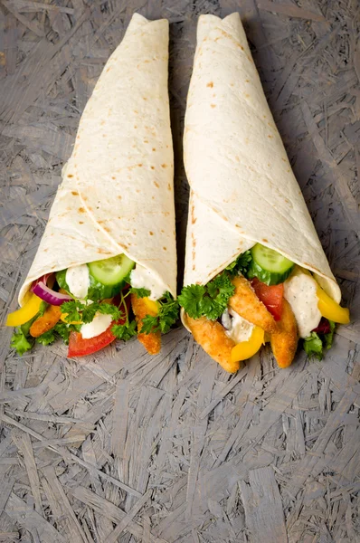 Kebab com legumes e frango — Fotografia de Stock