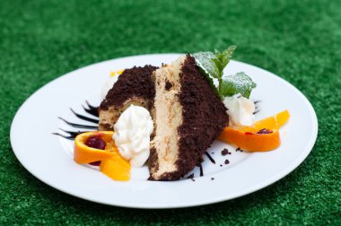 Tabakta tiramisu keki