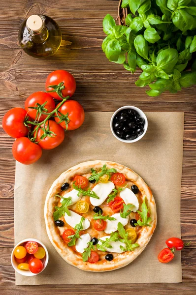 Preparing a pizza top view — Stock Photo, Image