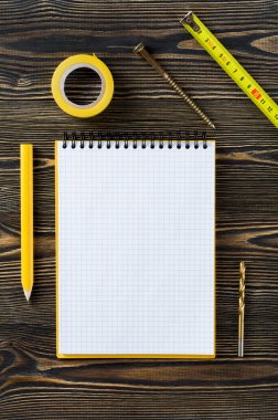 defter ve masanın üzerine teknik Araçlar