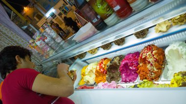 Iraqi man sells ice cream clipart