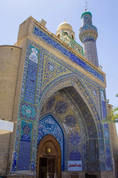 Lighthouses and doors of the mosque of Kufa — Stock Photo, Image