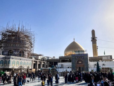 Salahalden, Irak - 4, Mar 2022: Irak 'ta Samaraa şehrindeki İmam Ali alhadi kutsal tapınağı için resim, ve bir kubbe ve çekme mayınları gösterilmektedir.