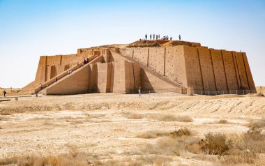  Ziggurat ve bir resmini Güney Irak'ta DHI Qar eyaletinde yer alan sümer dönemine geri gider-Irak ve bu en önemli anıtların.