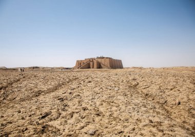 Ziggurat ve bir resmini Güney Irak'ta DHI Qar eyaletinde yer alan sümer dönemine geri gider-Irak ve bu en önemli anıtların.