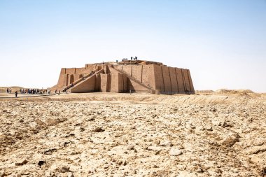  Ziggurat ve bir resmini Güney Irak'ta DHI Qar eyaletinde yer alan sümer dönemine geri gider-Irak ve bu en önemli anıtların.