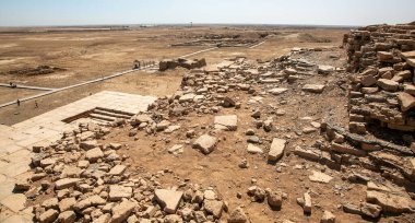 Dhi Qar Valiliği 'nin güneyindeki Ur antik kenti için resim, bazı harabeler ve eski şehrin bir kısmını gösteriyor.