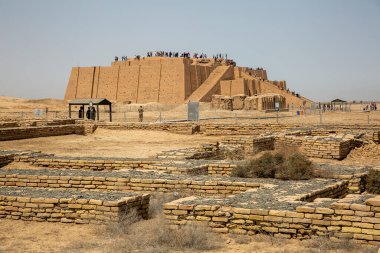  Ziggurat ve bir resmini Güney Irak'ta DHI Qar eyaletinde yer alan sümer dönemine geri gider-Irak ve bu en önemli anıtların.