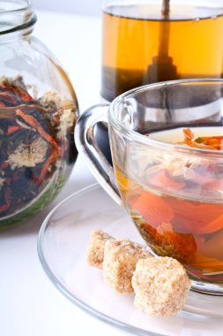 Kasımpatı çiçeği çayı, kavanoz içinde Kuru çay bir fincan