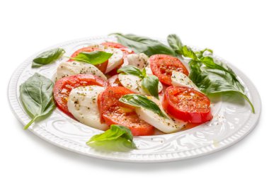 Klasik caprese salatası