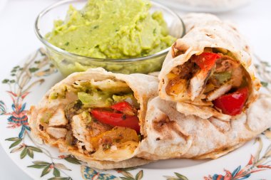 Meksikalı fajitas tavuk ve sığır eti
