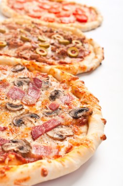 üç çeşit pizza