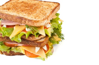 et, marul, peynir ve yumurta salatası büyük sandviç tost bre üzerinde