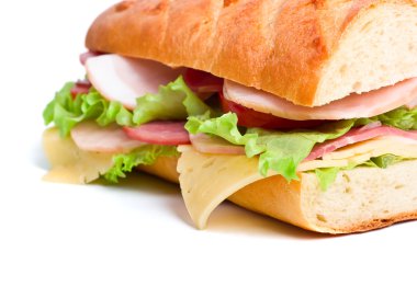 marul, domates, jambon, turk ile uzun baget sandviç yarısı