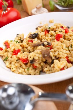 lezzetli İtalyan mantarlı risotto
