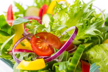 taze sağlıklı sebze salatası