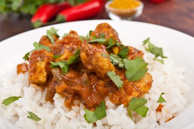 Körili tavuk ve pilav.