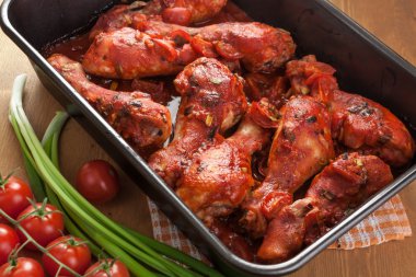 fırında tavuk budu domates ile