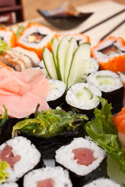 Zestaw duży kolorowy sushi — Zdjęcie stockowe