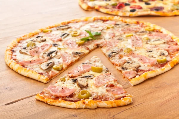 Pizza ham en champignons — Stockfoto