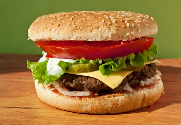 Big tasty cheeseburger — Stock Photo, Image