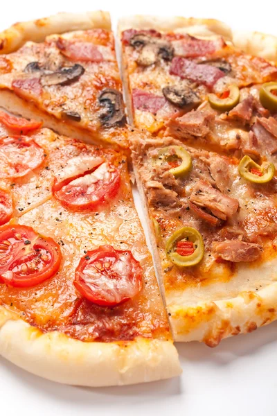 Skivad pizza — Stockfoto