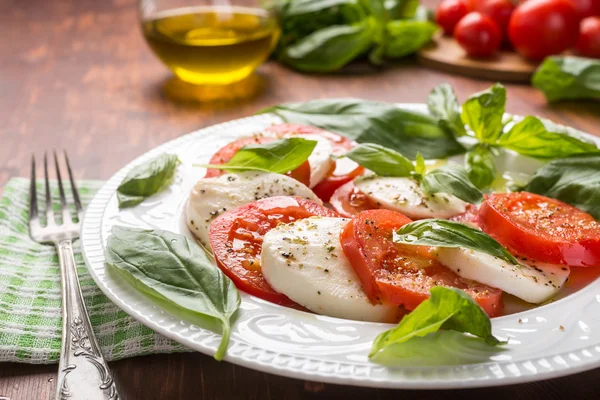 Klasik caprese salatası — Stok fotoğraf