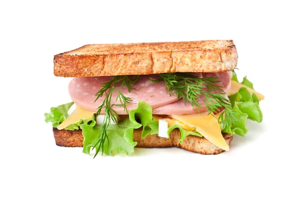 Emparedado de carne, lechuga y queso sobre pan tostado —  Fotos de Stock