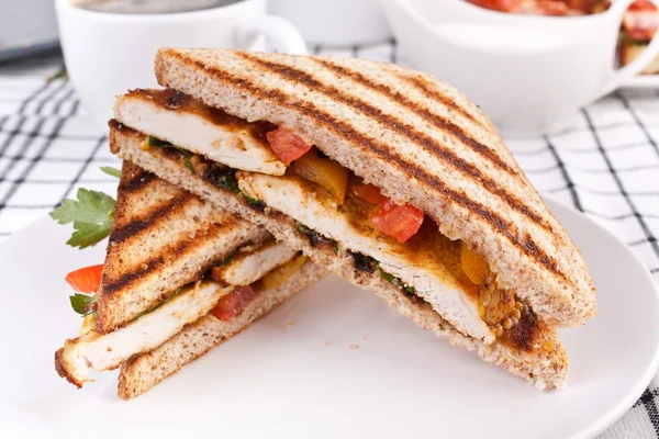 Panini al caffè e pollo alla griglia — Foto Stock