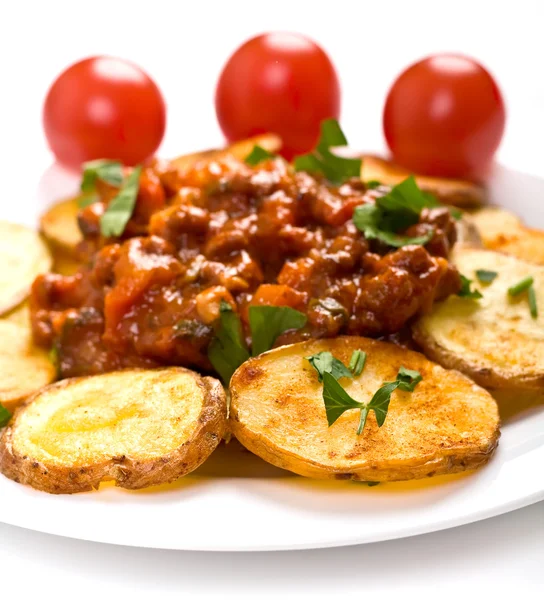 Roasted country-styled potatoes with meat tomato sauce — Stock Photo, Image