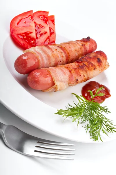 Korv insvept i bacon — Stockfoto