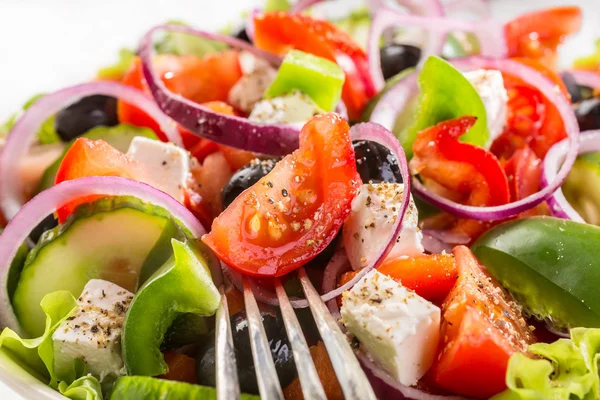 Kom van gezonde Griekse salade — Stockfoto