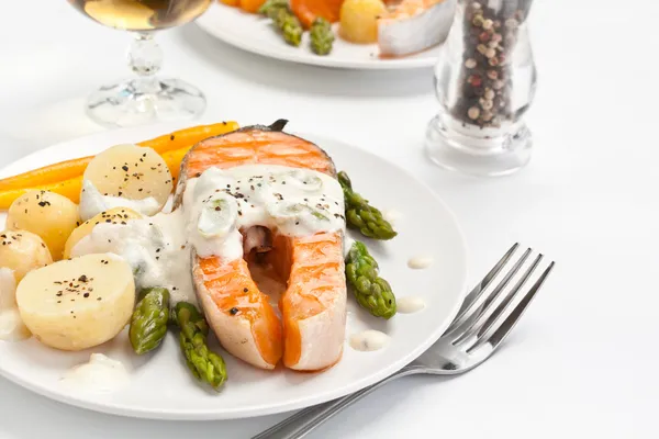 Salmon with creamy asparagus sauce — Stock Photo, Image