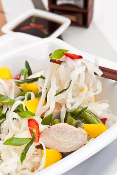 Warm noodle chicken salad — Stock Photo, Image