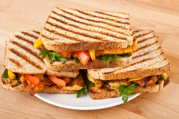 Grilled chicken sandwiches — Stock Photo, Image