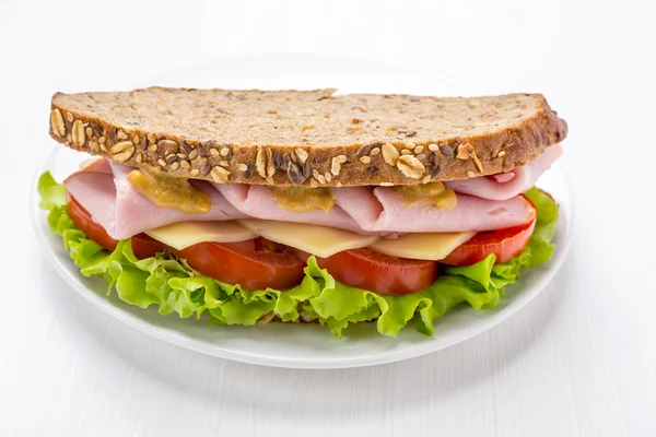 Sandwich på rostat bröd — Stockfoto