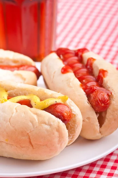 Gruppo di hot dog e bevande — Foto Stock