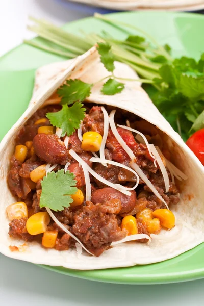 Burrito y cilantro en un plato — Foto de Stock