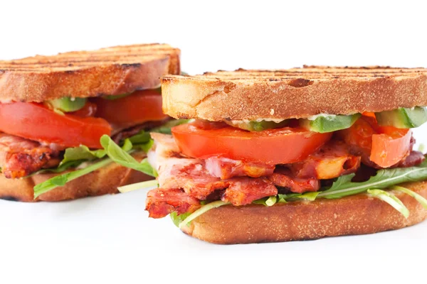 Бутерброди з беконом, салатом та помідорами BLT — стокове фото