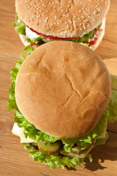 Two tasty cheeseburgers — Stock Photo, Image
