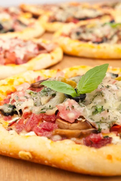 Salami pizza — Stockfoto