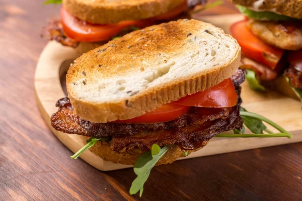 Bacon, saláta és paradicsom blt szendvics — Stock Fotó