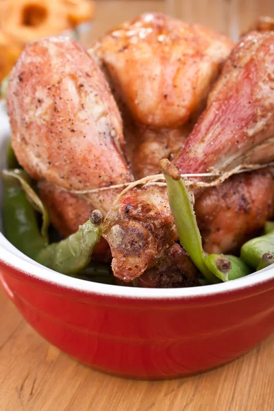 Roasted chicken with green beans — Stock Photo, Image